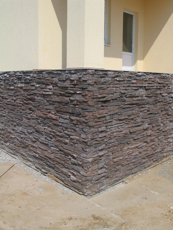 Облицовка цоколя искусственным камнем